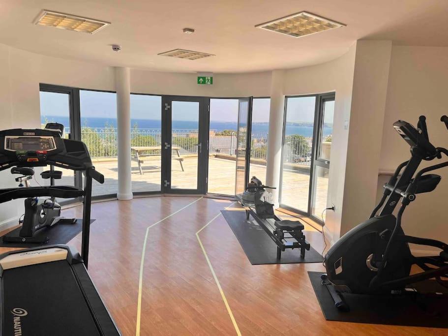 2Bed With Pool & Sea View Apartment New Quay Buitenkant foto