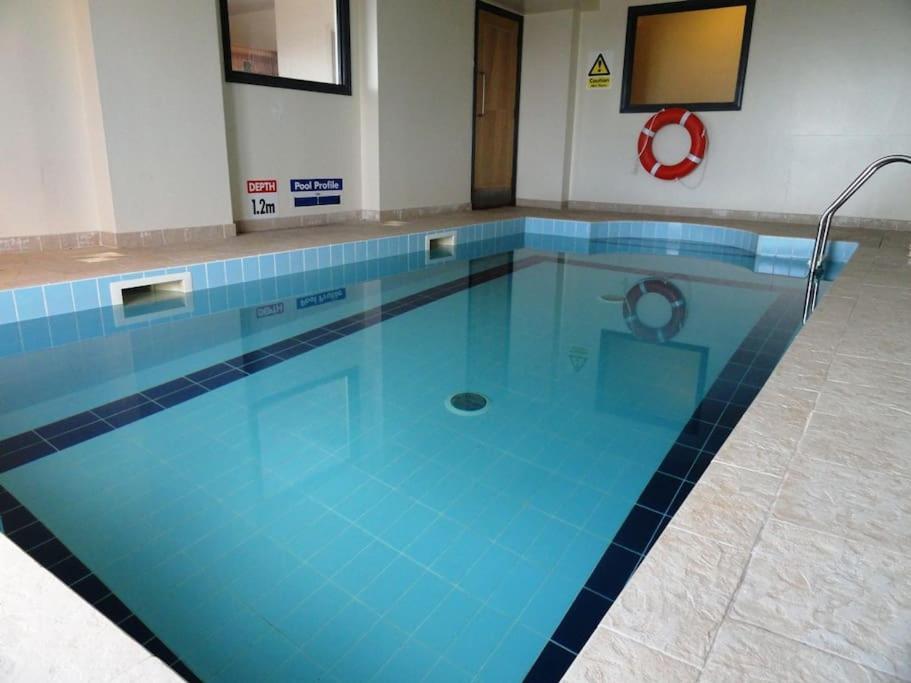 2Bed With Pool & Sea View Apartment New Quay Buitenkant foto